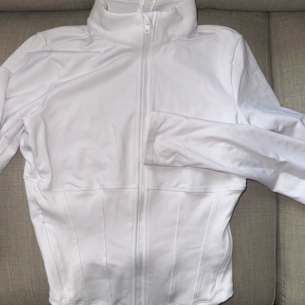 ALO Sweater - Picture 6 of 7